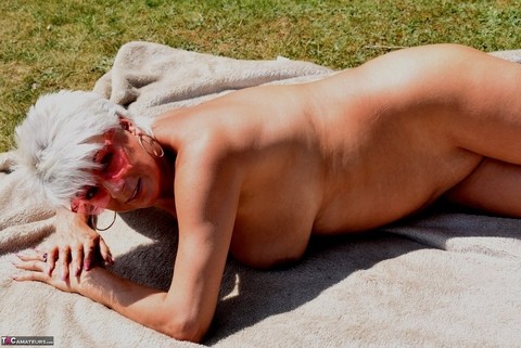 Mature platinum blonde Dimonty gets totally naked in a yard on a blanket | Фото 16