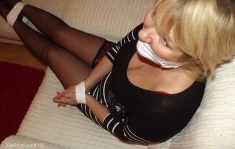 Older blonde is tied up, gagged and blindfolded in a few outfits | Фото 12