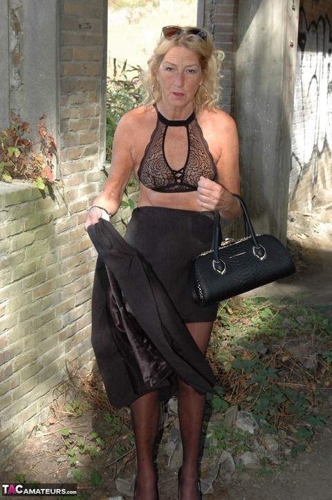 Mature blonde Kyras Nylons models stiletto heels in hosiery and a black skirt | Фото 7