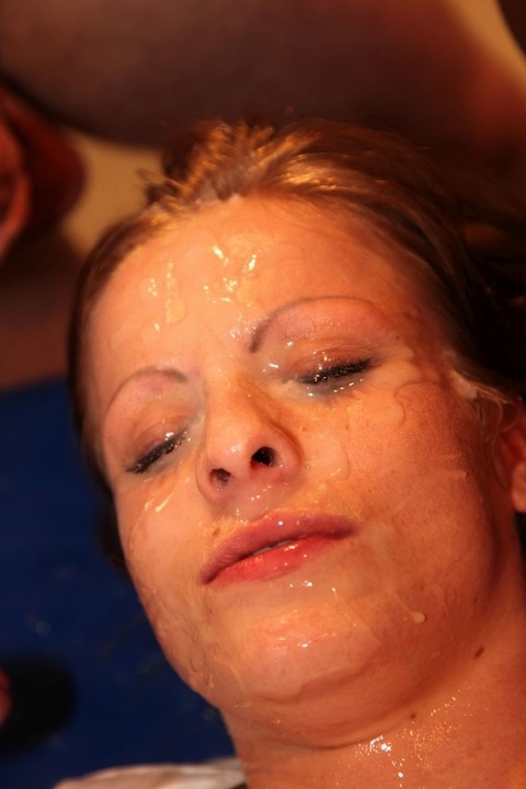 White girl Kalyee gets fucked before having her face plastered in jizz | Фото 12