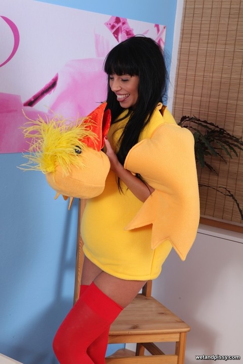 Skinny babe Gina removes her duck costume and toys herself after peeing | Фото 3