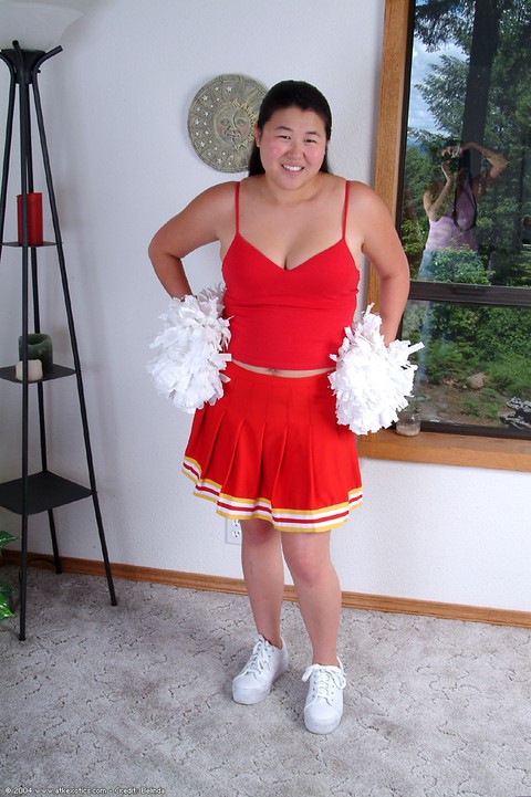 Chubby Asian first timer baring small boobs while shedding cheer uniform | Фото 1