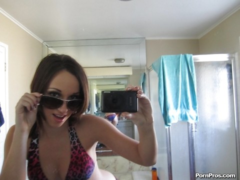 Bad girl Jada Stevens taking selfies in mirror as she peels off her bikini | Фото 7