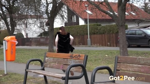 Caucasian girl Teressa Bizarre takes a piss on a public bench | Фото 15