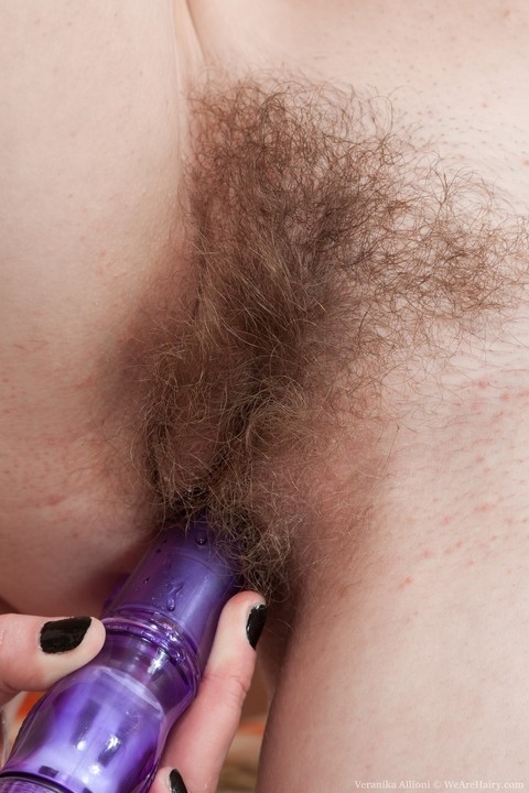 Nerd with super hairy pussy Veranika Allioni masturbates with purple vibrator | Фото 12