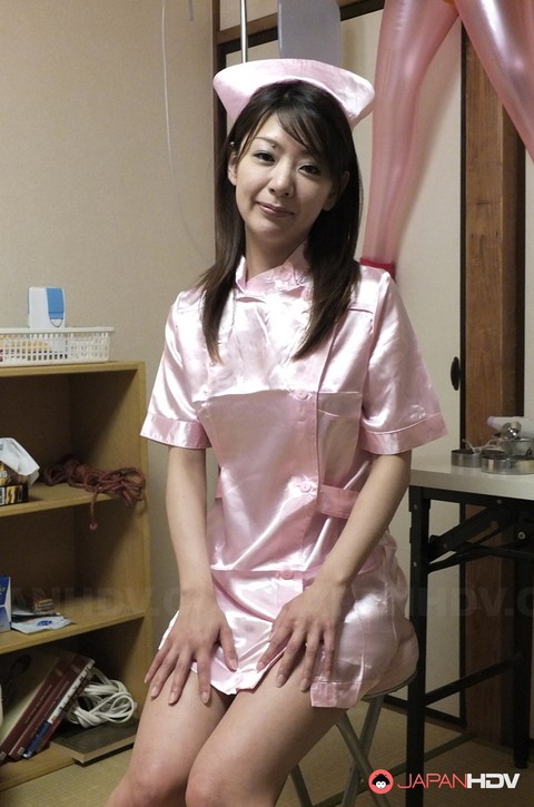 Japanese nurse Tomomi Matsuda gets her face & furry cunt fucked by a tiny dick | Фото 5