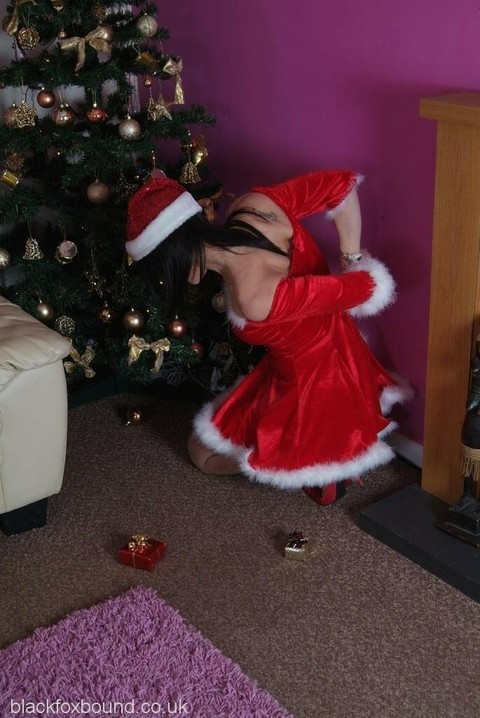 Dark-haired female Erin removes a ball gag while bound up at Christmas | Фото 7