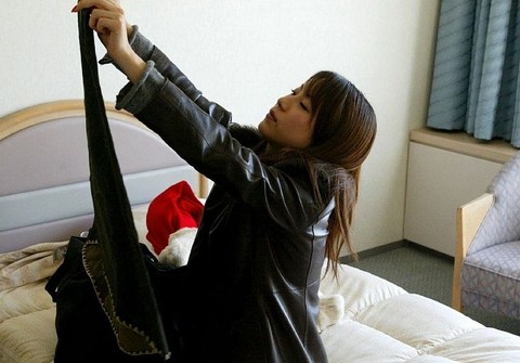 Japanese beauty Kurumi Morishita exposes her firm tits while getting changed | Фото 3