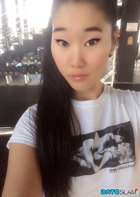 Hot Asian teen Katana takes a selfie to flaunt her pretty face & hot body | Фото 3