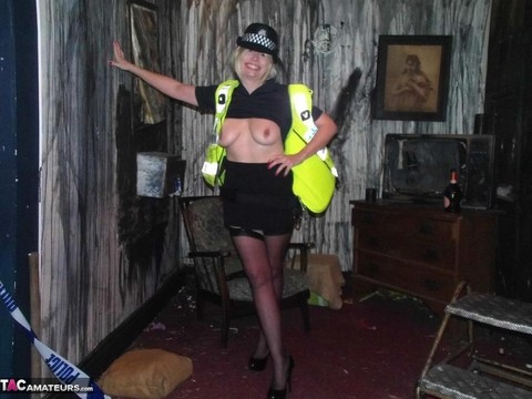 Mature UK policewoman Barby Slut sets her tits free of her uniform | Фото 15