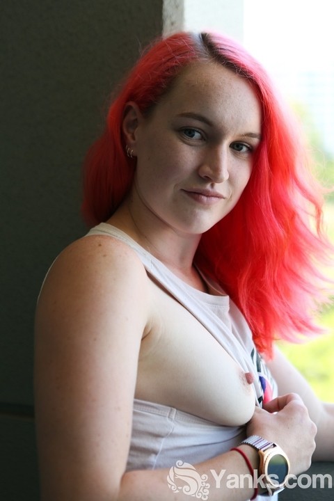 Pink haired Australian doll Sierra Knight strips & shows hot curves on balcony