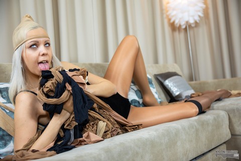 Platinum blonde Julia Parker layers her hard body in pantyhose | Фото 8