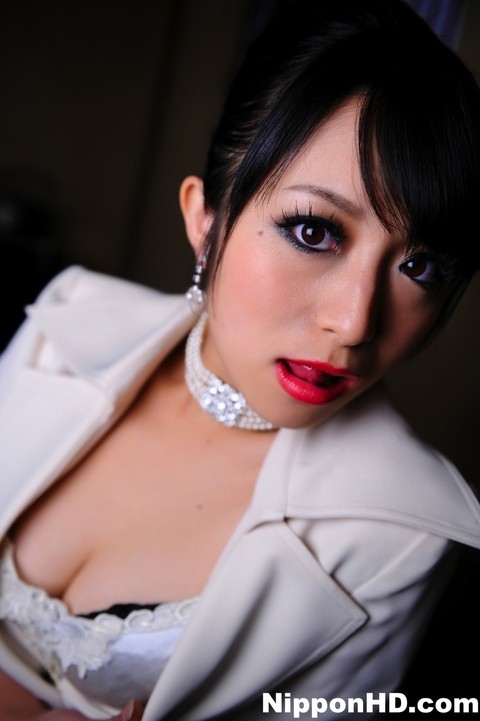 Japanese model exposes her high end brassiere in a business suit and red lips | Фото 10