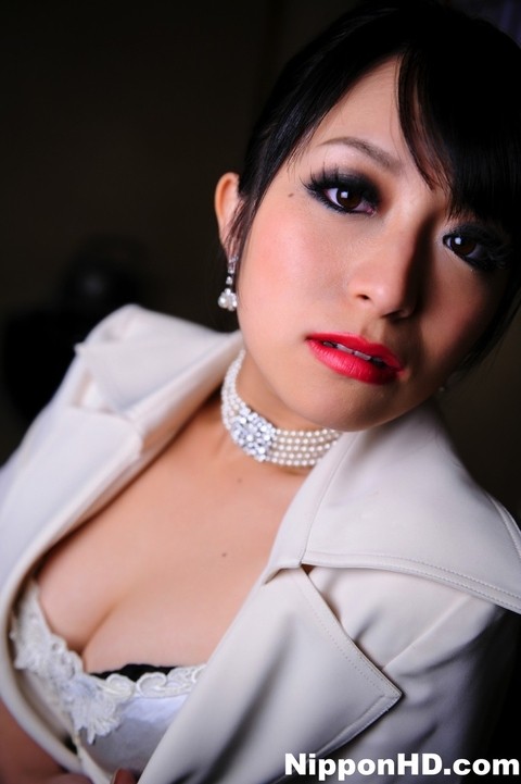 Japanese model exposes her high end brassiere in a business suit and red lips | Фото 12