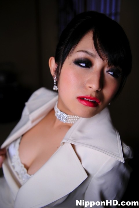 Japanese model exposes her high end brassiere in a business suit and red lips | Фото 8