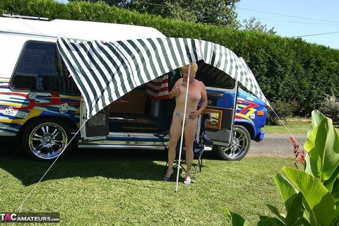 Mature blonde Mary Bitch shows her big tits and pussy outside a B class camper | Фото 5