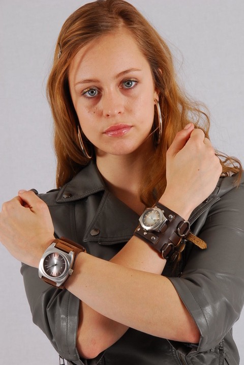 Natural redhead Jennifer sports two large cuff watches while handcuffed | Фото 3