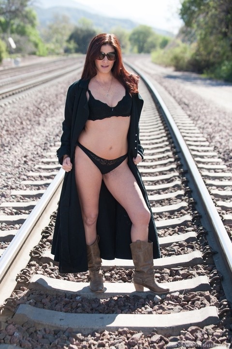 Curvaceous MILF with sunglasses Alicia Silver shows her hairy muff on railway | Фото 5