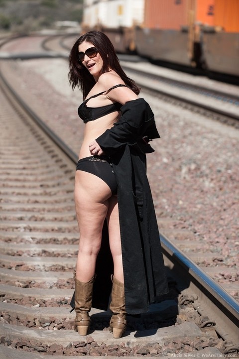 Curvaceous MILF with sunglasses Alicia Silver shows her hairy muff on railway | Фото 8