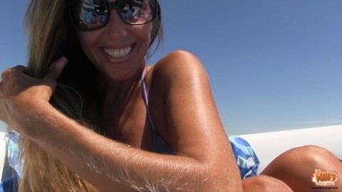 Amateur chick Lori Anderson tugs on her hairy arms in a bikini and shades | Фото 10