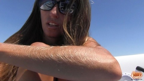 Amateur chick Lori Anderson tugs on her hairy arms in a bikini and shades | Фото 9