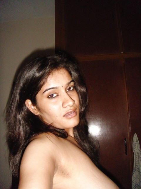 Indian solo girl sucks on the nipples of her big naturals during self shots | Фото 5