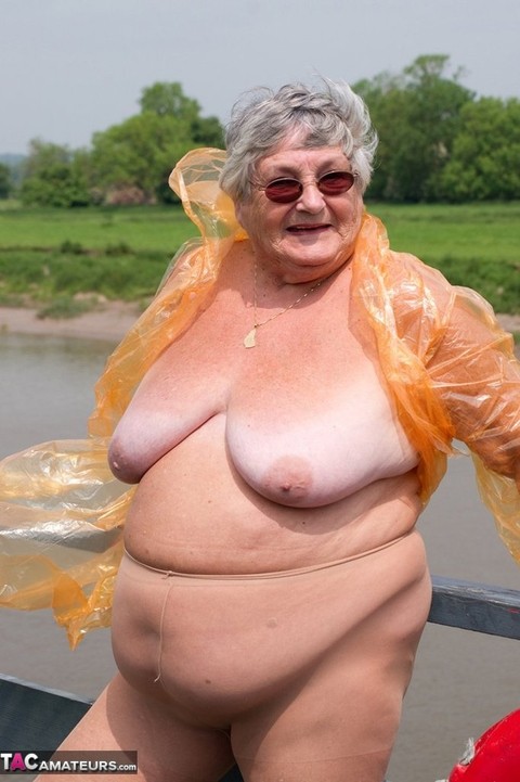 Obese British amateur Grandma Libby casts off a see-through raincoat | Фото 8