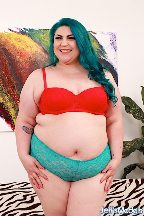 Obese female Bella Bendz sports long dyed hair while getting naked in heels | Фото 1