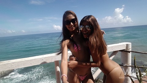 Venezuelan girls Anastasia & Lola Banny taking outdoor selfies in sexy bikinis | Фото 11