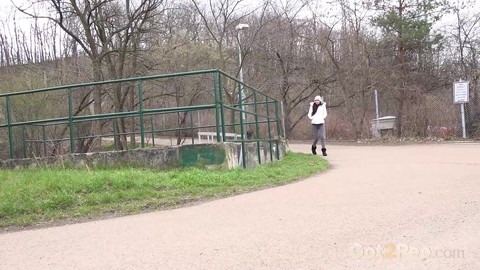 Clothed girl Mistica squats for a pee beside the road in winter clothing | Фото 1