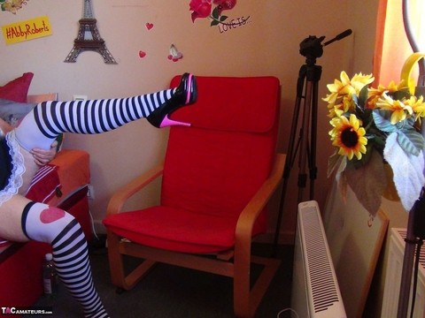 Old amateur Abby Roberts bares her tits and twat in striped thigh high socks | Фото 5