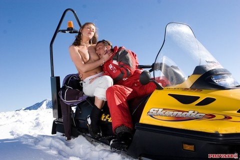 Hungarian MILF Gilda Roberts enjoys a thorough anal fuck on a snowmobile | Фото 1