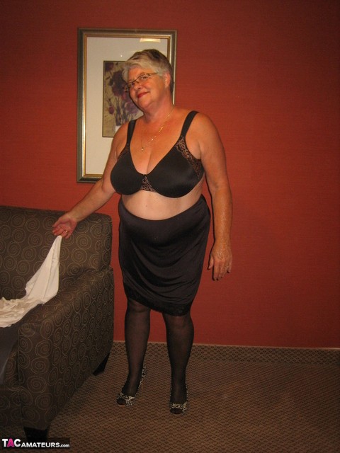 Old woman Girdle Goddess frees her fat body from clothes in stockings | Фото 11