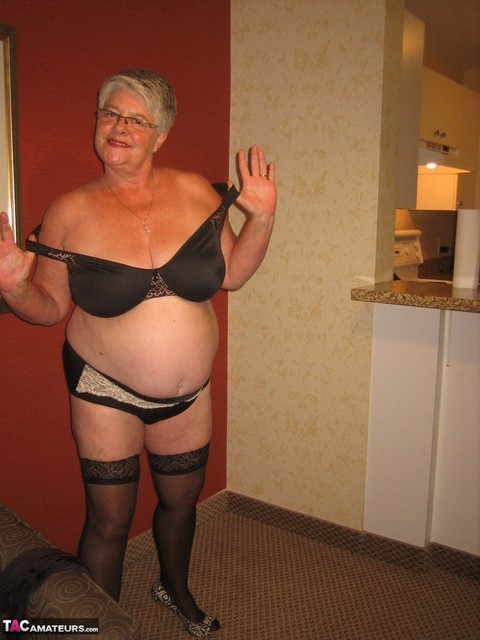 Old woman Girdle Goddess frees her fat body from clothes in stockings | Фото 16