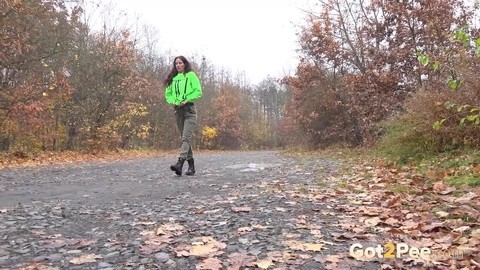 Ali Bordeaux takes a piss on a gravel path while wearing black boots | Фото 13