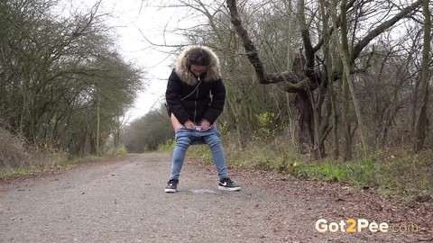 Solo girl Natasha Ink squats to pee on a country road while wearing a parka | Фото 12