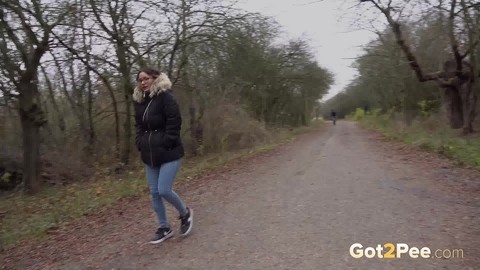 Solo girl Natasha Ink squats to pee on a country road while wearing a parka | Фото 15