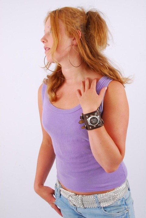 Natural redhead models a large cuff watch in a tank top and faded jeans | Фото 1