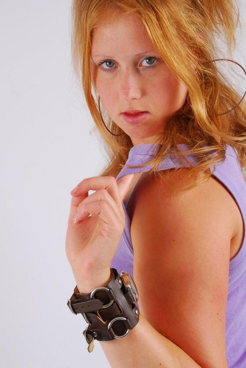 Natural redhead models a large cuff watch in a tank top and faded jeans | Фото 15