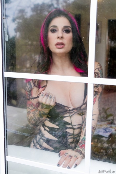 Most famous alt pornstar Joanna Angel demonstrates her inked slender body | Фото 7