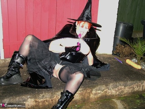 Mature redhead Valgasmic Exposed exposes herself in cosplay attire by a shed | Фото 13