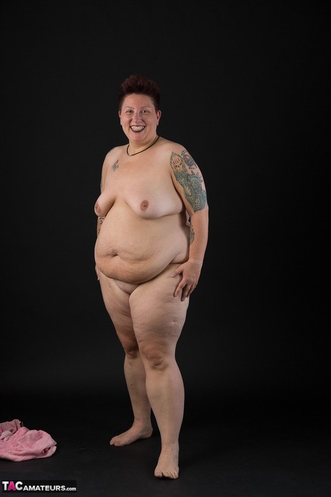 SSBBW Tattoo Girl gets completely naked for the first time | Фото 19