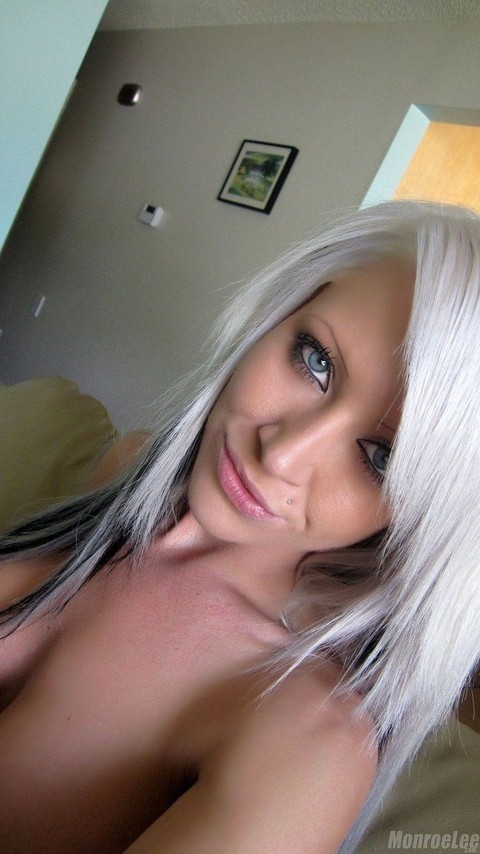 White haired slut Monroe Lee takes a selfie of her big tits and naked twat | Фото 8