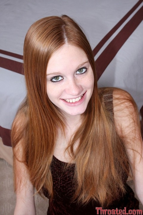 Skinny redhead with a beautiful smile Layla Exx blows cock until it ejaculates | Фото 2