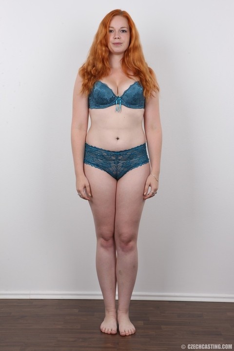 Plump redhead Tereza crosses her legs after standing totally naked | Фото 7