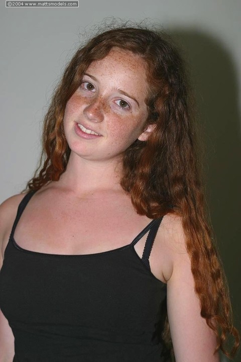 Redhead with freckles and big tits parts her natural pussy after getting naked | Фото 3