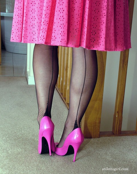 Blue eyed blonde models backseam nylons in pink pumps and a matching dress | Фото 5