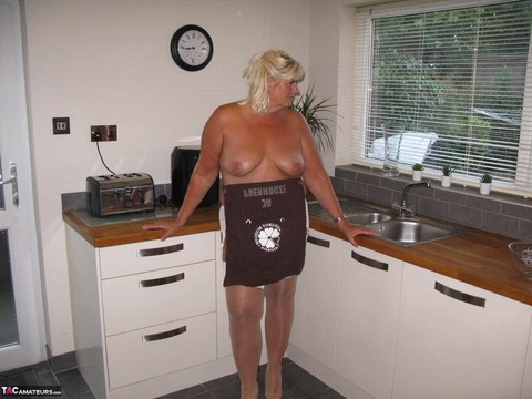 Middle-age blonde plumper Chrissy Uk covers her mostly naked body in batter | Фото 6