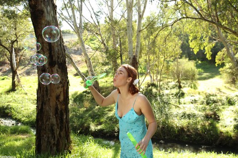 Redheaded natural teen Peggie rides a toy sword outdoors & fingers up close | Фото 1