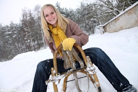 Busty blonde bares big tits in the snow & sucks POV for mouthful of cum | Фото 1